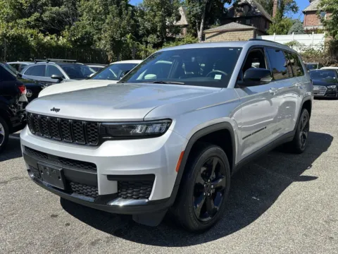 More photos of 2022 Jeep Grand Cherokee L Altitude at Certified Luxury Motors - Great Neck, NY