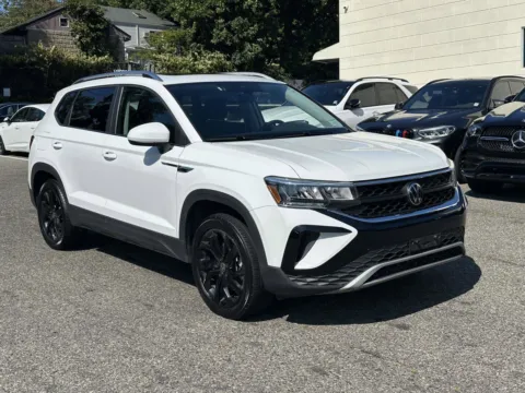 White 2023 Volkswagen Taos SE for sale in Great Neck, NY