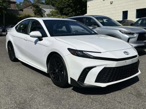 White 2025 Toyota Camry SE for sale in Great Neck, NY