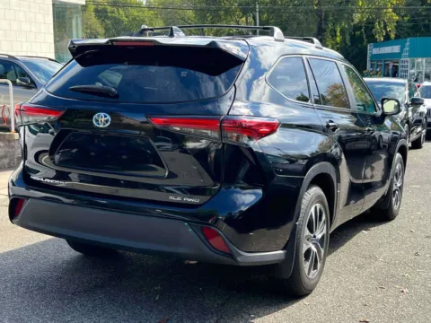 More photos of 2023 Toyota Highlander XLE (Bench Seats) at Certified Luxury Motors - Great Neck, NY