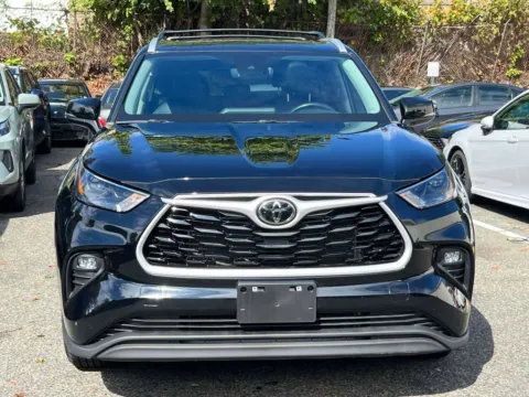 Photos of 2023 Toyota Highlander XLE (Bench Seats) for sale in Great Neck, NY at Certified Luxury Motors - Great Neck
