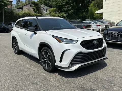 White 2022 Toyota Highlander XSE AWD (Red Interior) for sale in Great Neck, NY