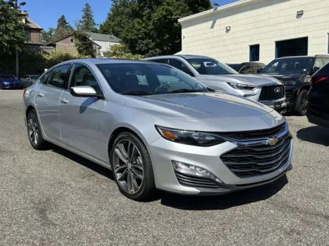 Silver 2022 Chevrolet Malibu LT for sale in Great Neck, NY