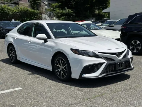 White 2022 Toyota Camry SE for sale in Great Neck, NY