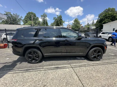 Photos of 2022 Jeep Grand Cherokee L Altitude for sale in Great Neck, NY at Certified Luxury Motors - Great Neck