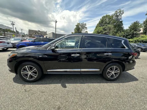 More photos of 2018 INFINITI QX60 at Certified Luxury Motors - Great Neck, NY