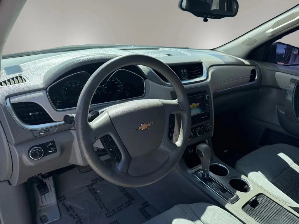 Chevrolet Traverse photo 3