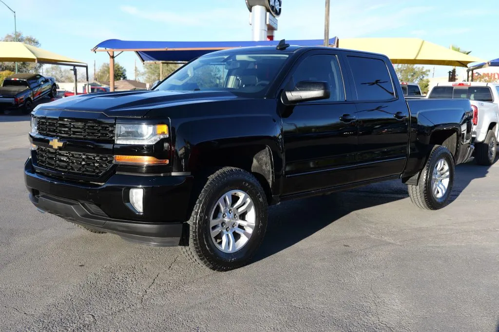 2017 Chevrolet Silverado 1500 Crew Cab LT Pickup 4D 5 3/4 ft