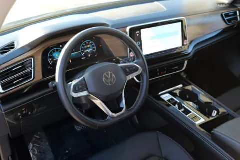 More photos of 2025 Volkswagen Atlas SE w/Tech Pkg Sport Utility 4D at Torresdey Motors Alameda, TX