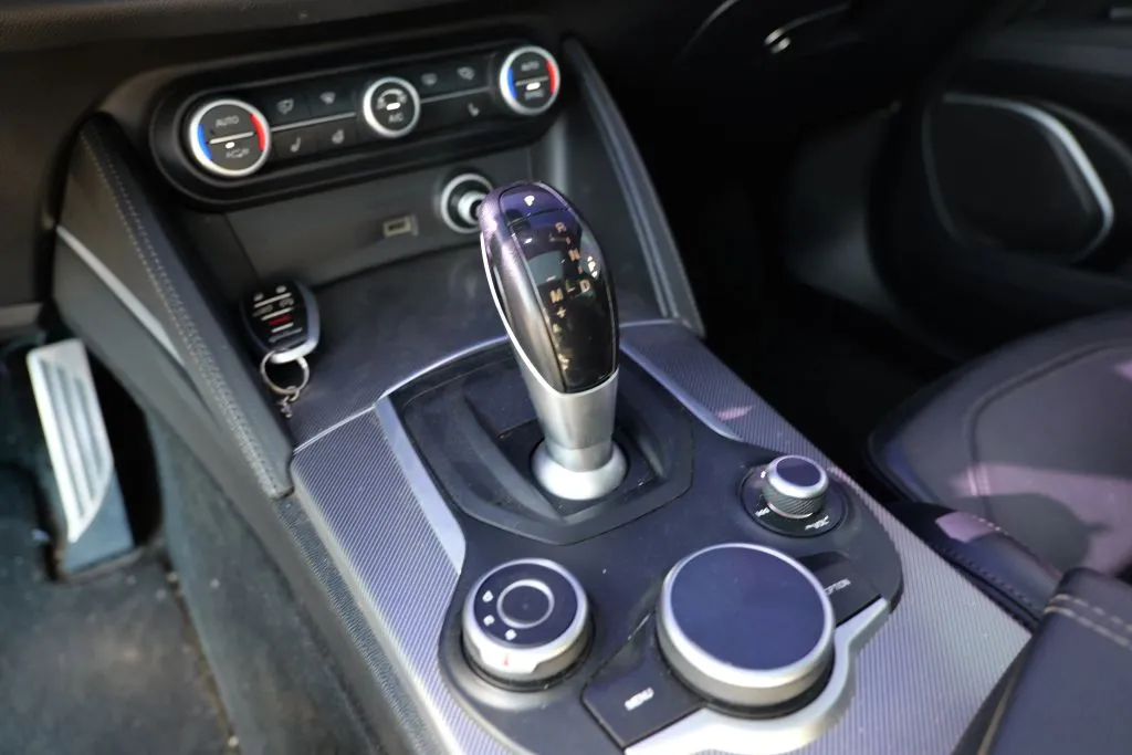 Alfa Romeo Stelvio photo 5
