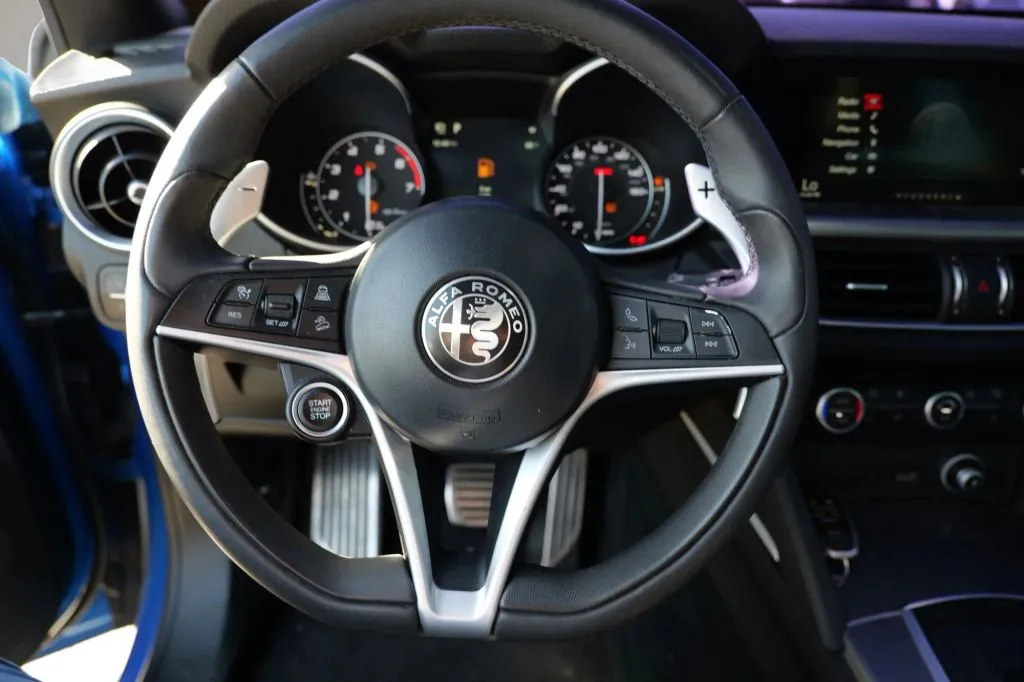 Alfa Romeo Stelvio photo 6