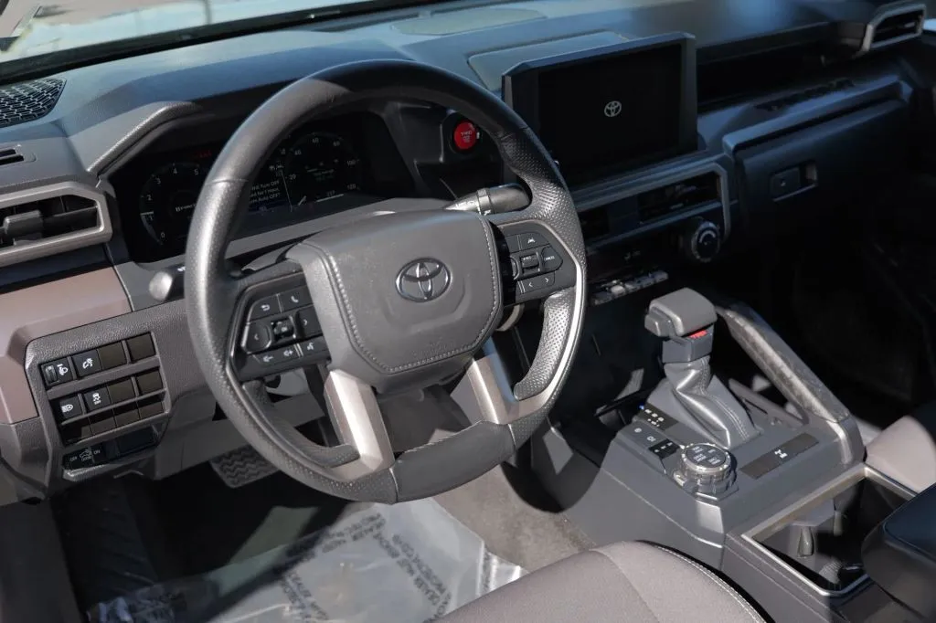 Toyota Tacoma photo 4