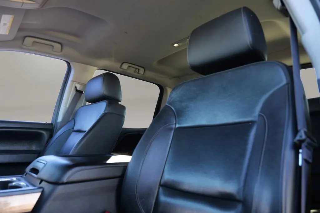 Chevrolet Silverado photo 8