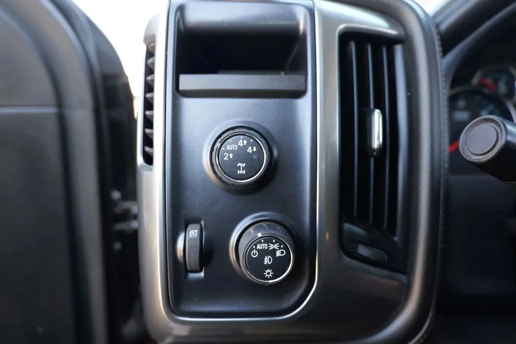 Chevrolet Silverado photo 15