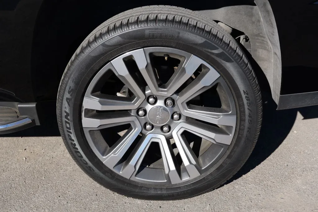 GMC Yukon photo 16