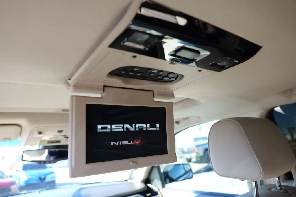 GMC Yukon photo 14