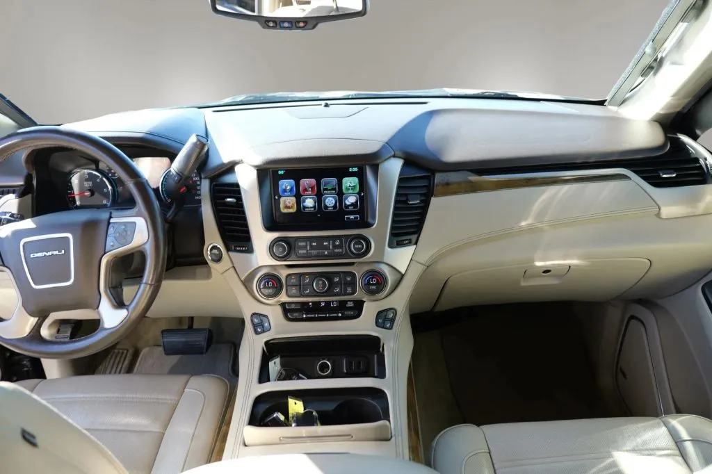 GMC Yukon photo 12