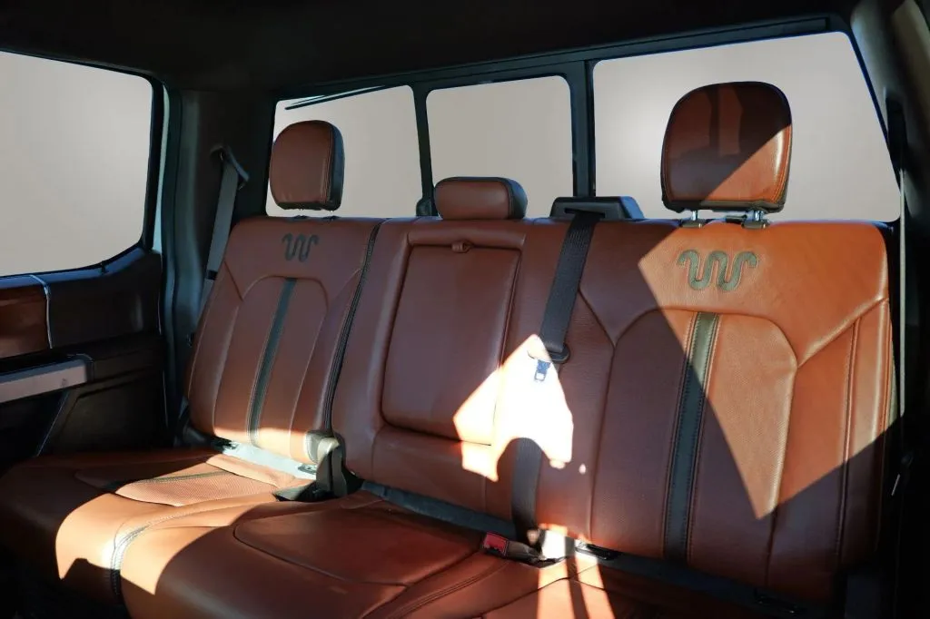 Ford F-450 photo 10