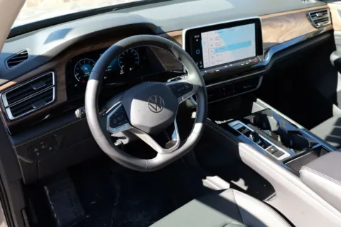 More photos of 2025 Volkswagen Atlas SE w/Tech Pkg Sport Utility 4D at Torresdey Motors Alameda, TX