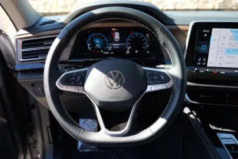 More photos of 2025 Volkswagen Atlas SE w/Tech Pkg Sport Utility 4D at Torresdey Motors Alameda, TX