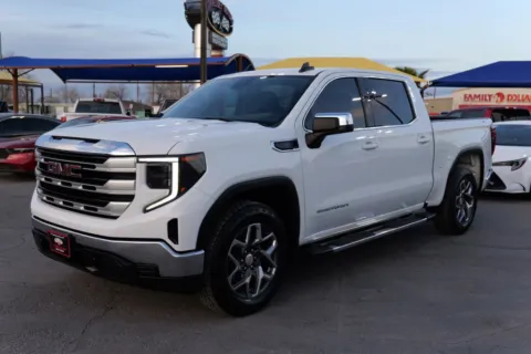 White 2022 GMC Sierra 1500 Crew Cab SLE Pickup 4D 5 3/4 ft for sale in El Paso, TX