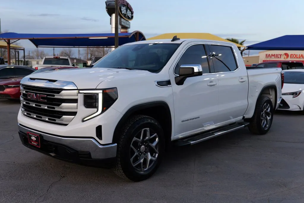 White 2022 GMC Sierra 1500 Crew Cab SLE Pickup 4D 5 3/4 ft for sale in El Paso, TX