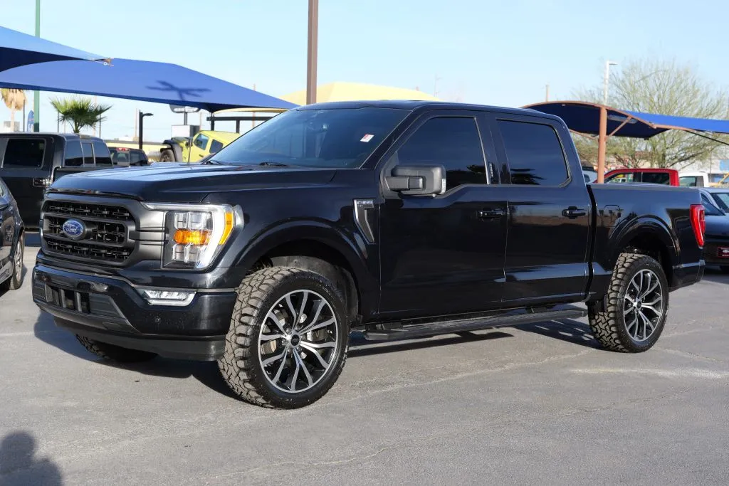 Black 2021 Ford F-150 SuperCrew Cab XLT Pickup 4D 5 1/2 ft for sale in El Paso, TX