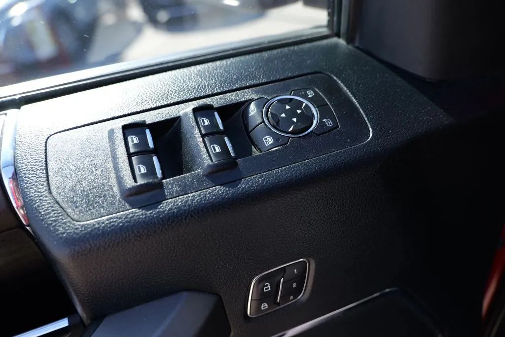 Ford F-150 photo 8