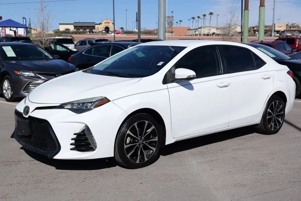 White 2017 Toyota Corolla SE Sedan 4D for sale in El Paso, TX