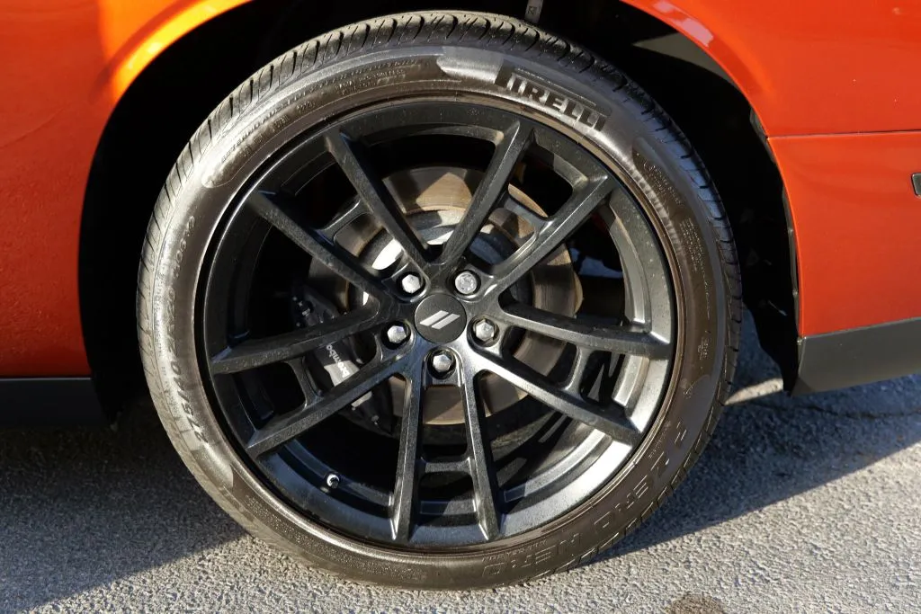 Dodge Challenger photo 11