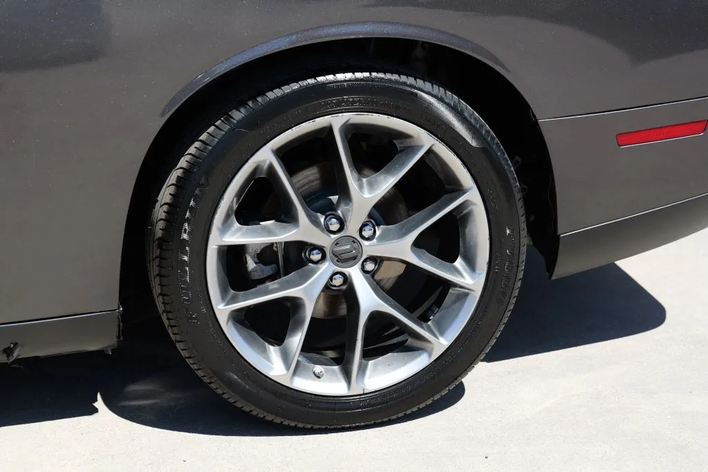 Dodge Challenger photo 12