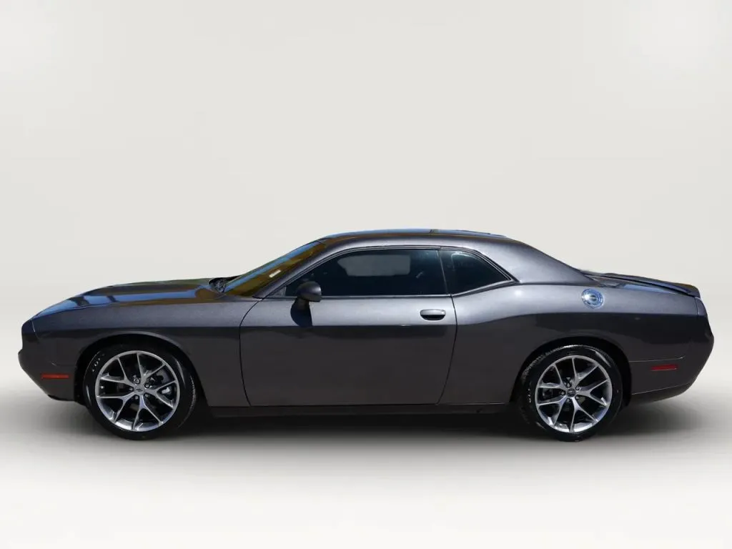 Dodge Challenger photo 2