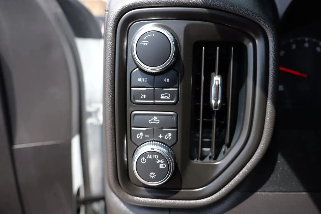 GMC Sierra photo 7