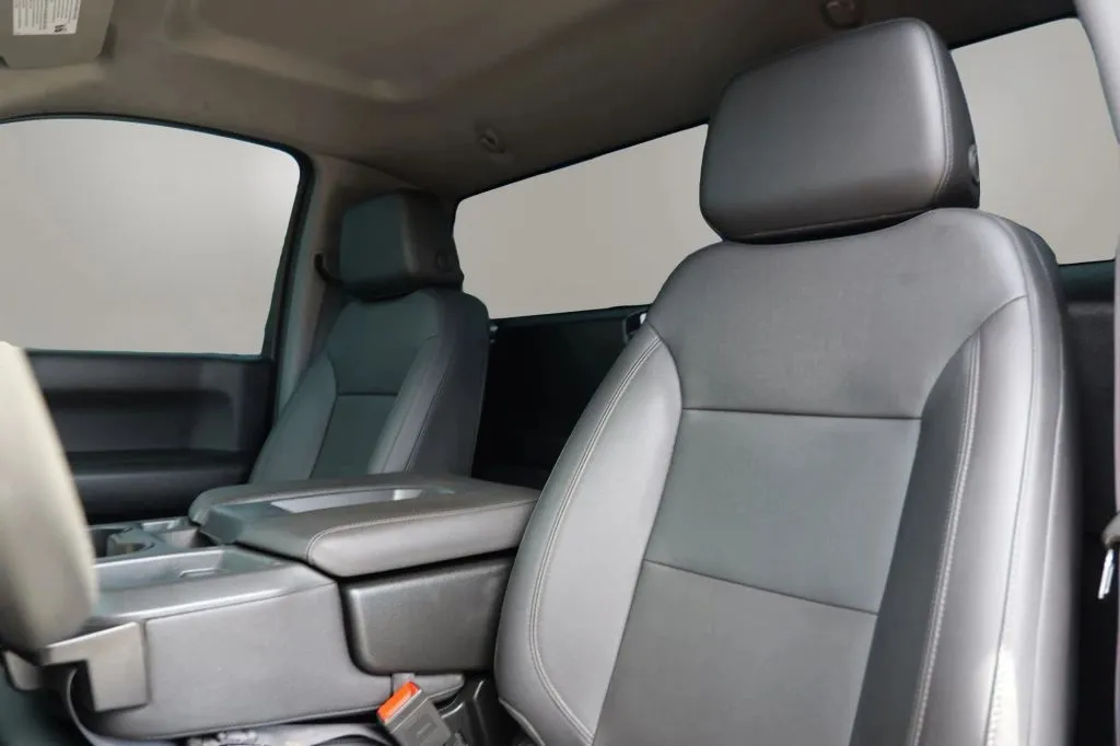 GMC Sierra photo 9