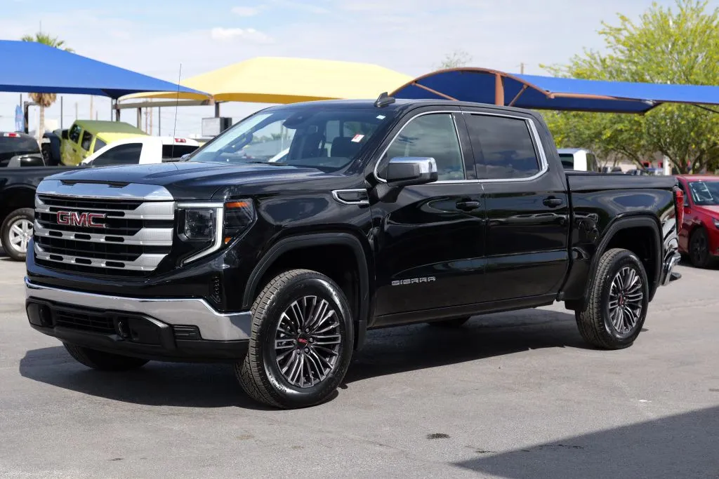 Black 2022 GMC Sierra 1500 Crew Cab SLE Pickup 4D 5 3/4 ft for sale in El Paso, TX