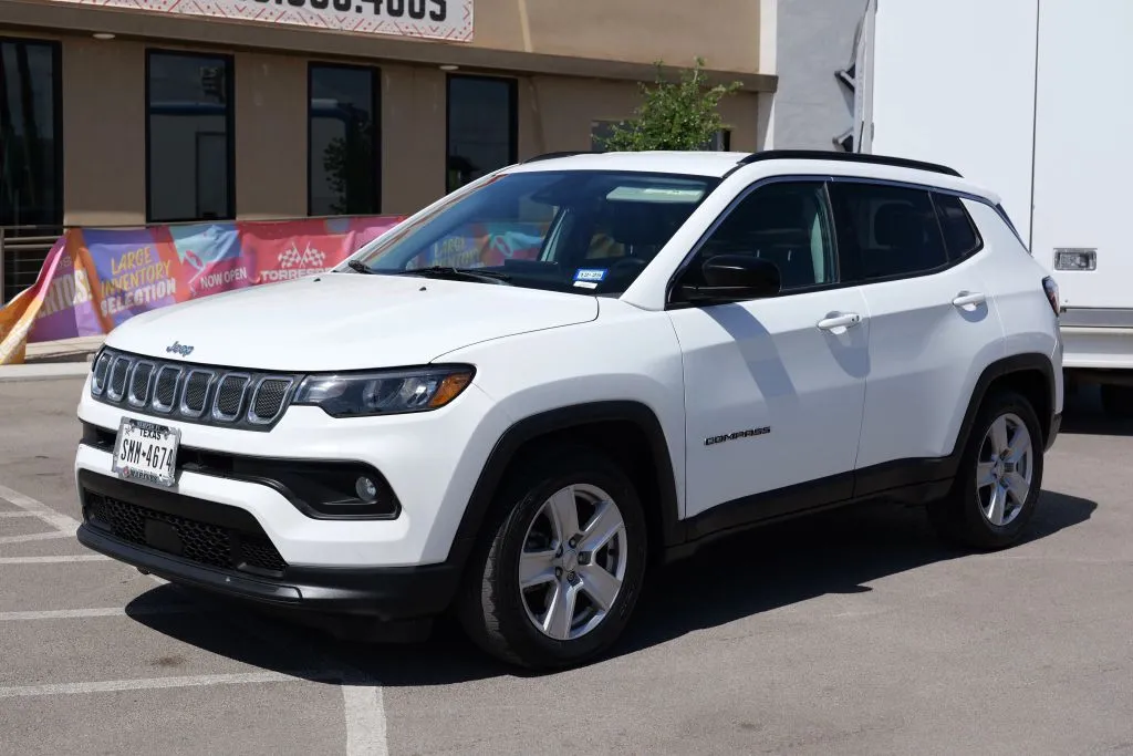 White 2022 Jeep Compass Latitude Sport Utility 4D for sale in El Paso, TX