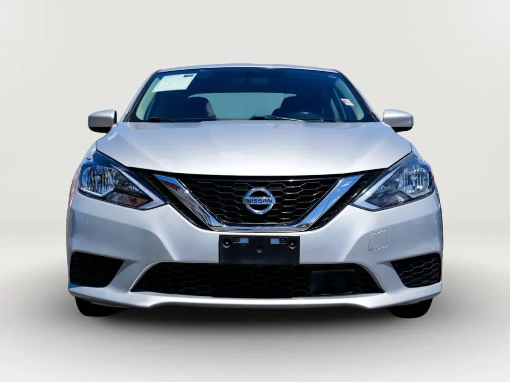 Nissan Sentra photo 2