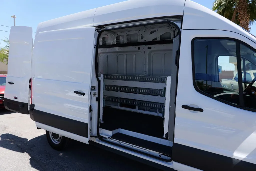Ford Transit-250 photo 16