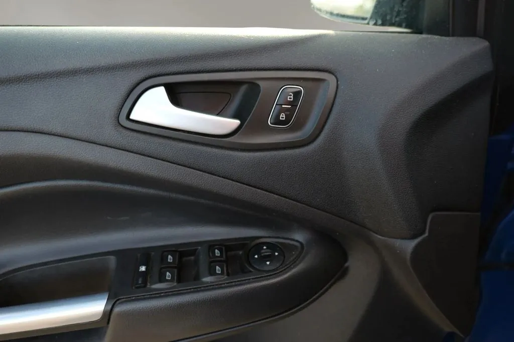 Ford Escape photo 7