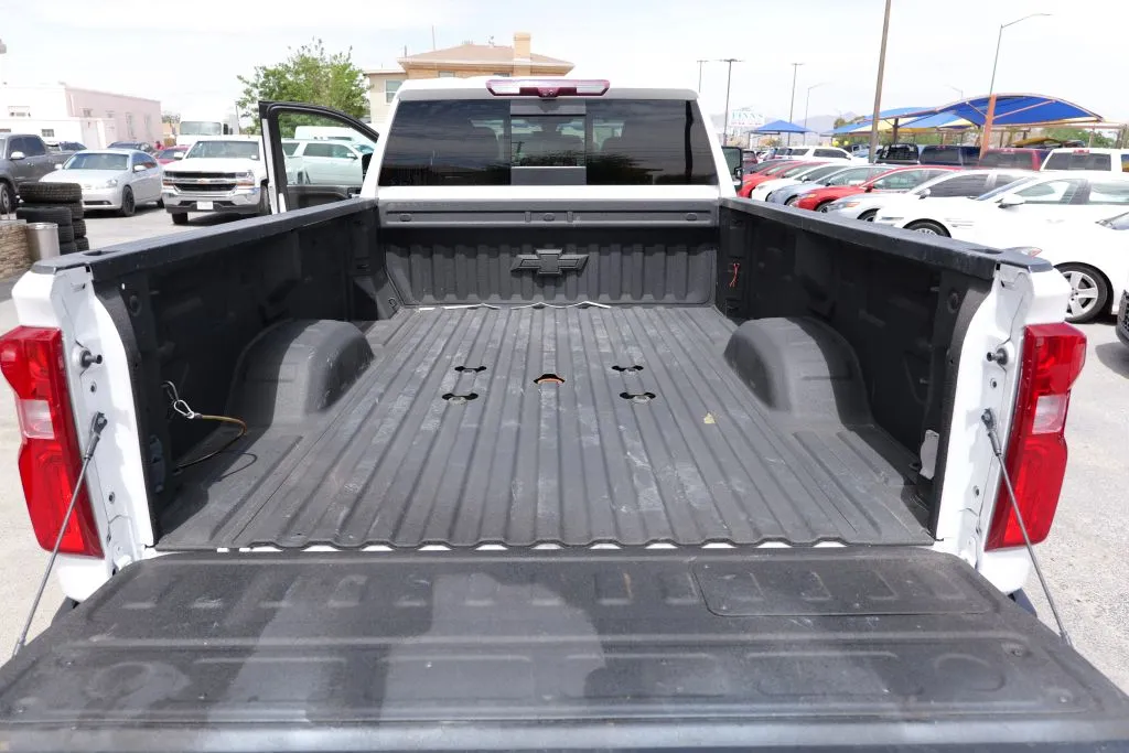 Chevrolet 3500HD photo 15