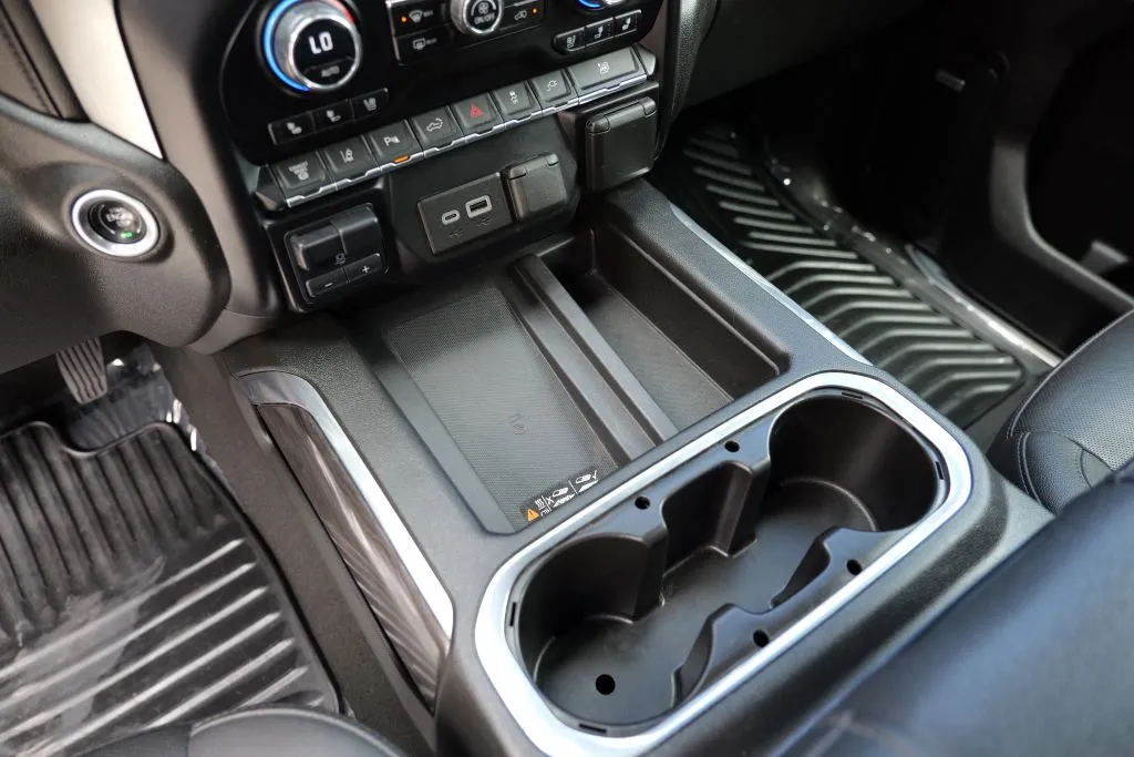 Chevrolet 3500HD photo 12