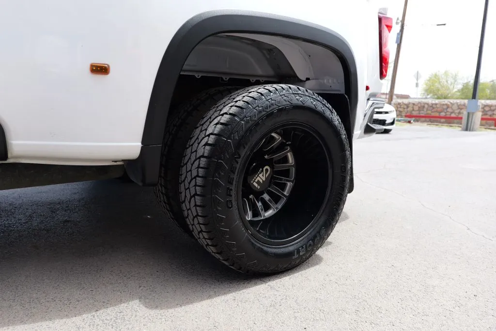 Chevrolet 3500HD photo 14