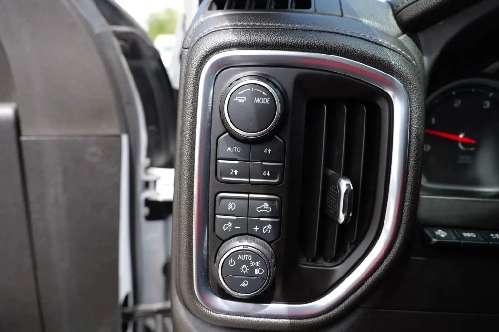 Chevrolet 3500HD photo 7