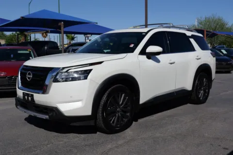 White 2022 Nissan Pathfinder SL Sport Utility 4D for sale in El Paso, TX