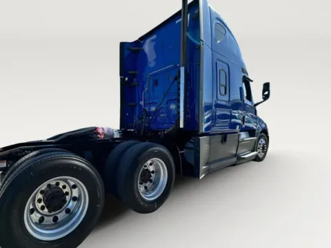 More photos of 2018 Freightliner Cascadia New Cascadia 126' BBC at Torresdey Motors Alameda, TX