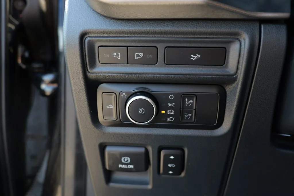 Ford F-150 photo 7
