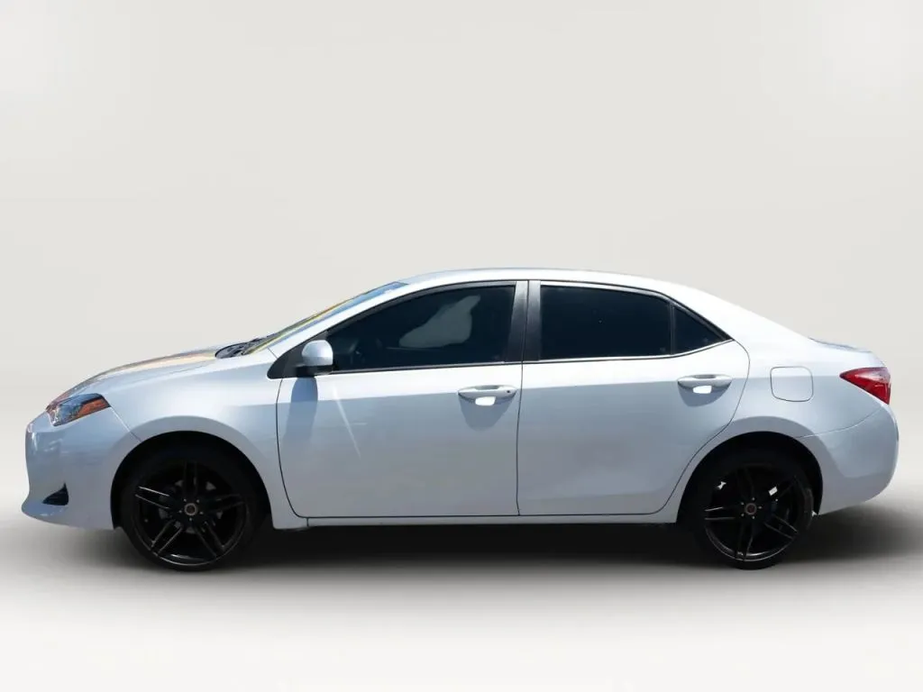 Toyota Corolla photo 2