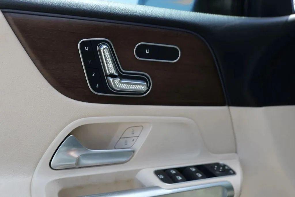 Mercedes-Benz GLB photo 7