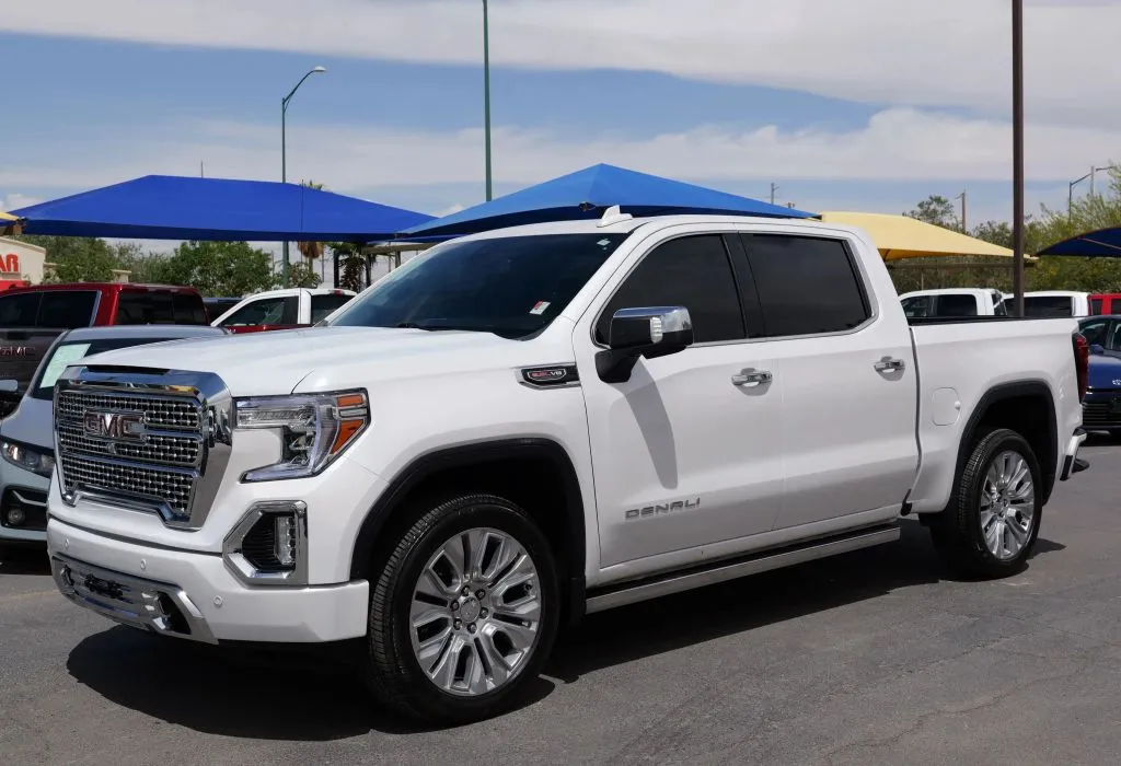 2022 GMC Sierra 4WD Crew Cab Short Box Denali's photo