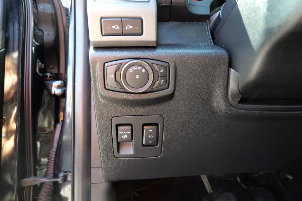 Ford F-150 photo 12